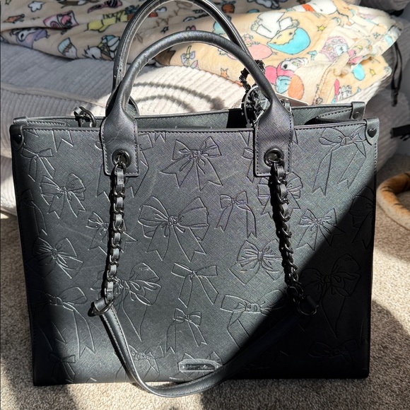Betsy Johnson Black Bow Embossed Tote Bag - Picture 3 of 5